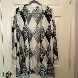 NWOT LuLaRoe M Caroline Sweater